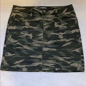 Kensie Camo Skirt